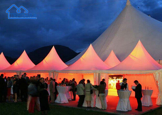 Outdoor White Roof Pagoda Marquee Tent Dengan Dekorasi OEM ODM Pagoda Tent Biaya
