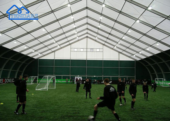 Custom Indoor Sports Hall Tent Bentuk melengkung Untuk Sepak Bola Sepak Bola Lapangan Canopy Untuk Acara Olahraga