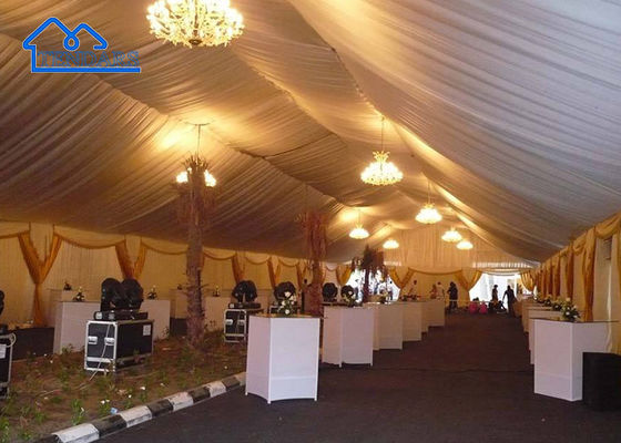 Bisa Custom Luxury White Indoor Party Tent Dengan Lining Dan Tirai