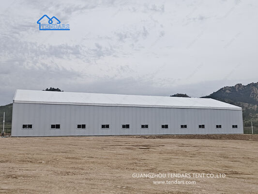30x70m Sandwich Panel Dinding Seri L Clear Span Marquee Tenda Pesta Sandwich Panel Terisolasi Resepsi Pernikahan Luar Ruang
